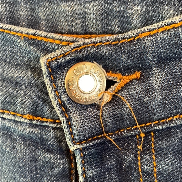 Old Navy Blue Ankle Cropped Jeans with Raw Hems - Picture 2 of 9